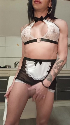 DanyAngels: Seksowna i utalentowana kelnerka