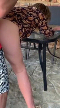 Esposa infiel chupando pau ao ar livre