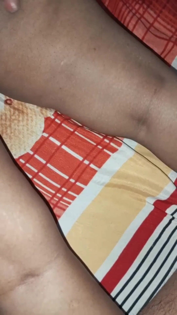 Auntixxx69: Penis kakakku sangat tebal dan masuk ke dalam merobek vaginaku.