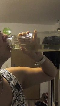 Compilatie van slurpende pis van glas #3