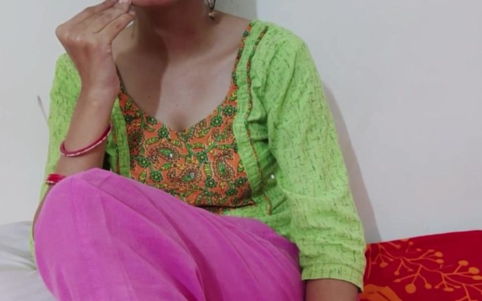 Saara Bhabhi: Hindi seksverhaal rollenspel - Desi Indische geile jongen neukte zijn stiefmoeder