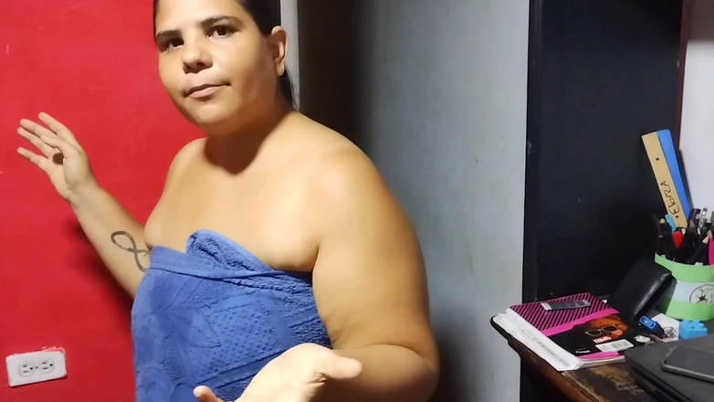 Adribella69: Зрадлива дружина платить за оренду і любить, як її трахають цим великим членом. Поки рогоносець її чоловіка працює