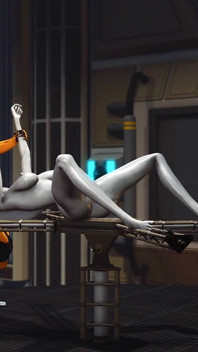 Futa sex robot brinca com uma alienígena feminina no laboratório de ficção científica