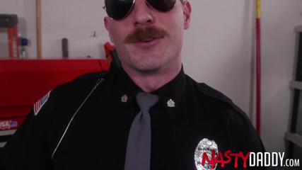 Nasty Daddy: NASTYDADDY - Policista Jack Reed masturbuje čůráka sólo