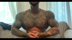 Jasons feet: 我把你缩小，你变得这么小。