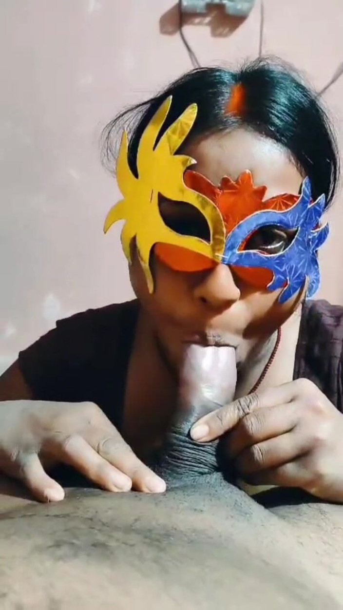 Sita Kumari: Anh rể đến gặp tôi trên Holi và bắt tôi bú...