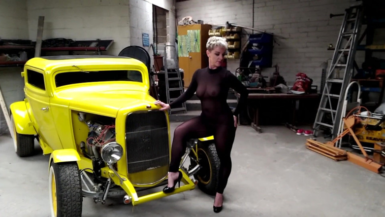 Kylie Britain Adventures: Oiled up in the workshop