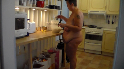 Sex hub couple: Jen is baking nude