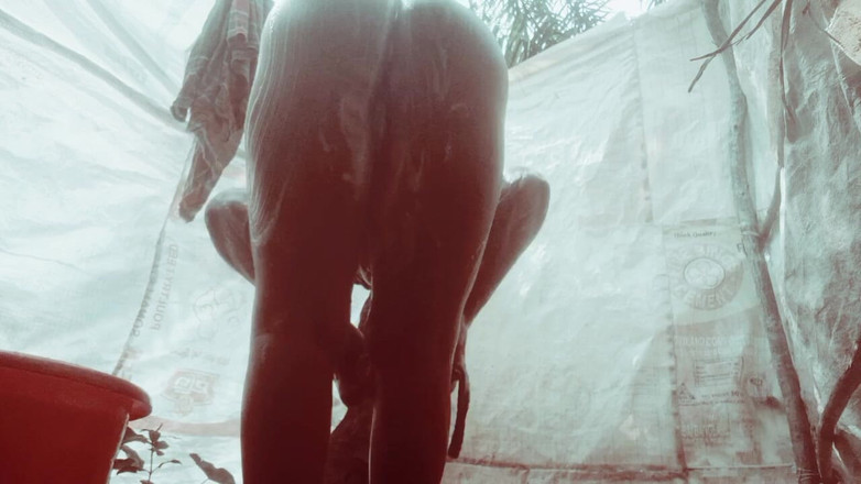 Sadia vabi: Bhabhi, ich fingere