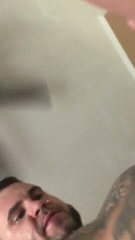 MzKiTTy91: Enorme polla backshots con pawg