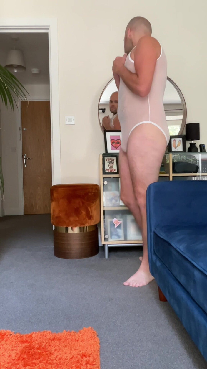 Buggiesmugglr: When Trying Things on Gets Horny