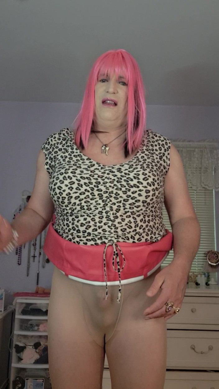 Victoria Lecherri: Vicki è una panterona trans che esce sulla Prowl!