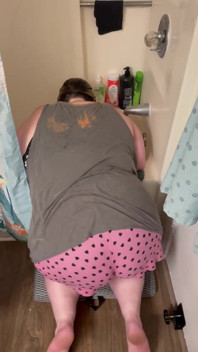 MILF Shaking Her Ass