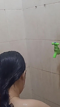 Fă o baie cu cumnata ta până la Crot partea 1