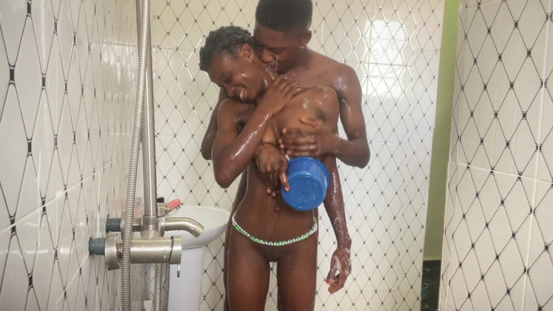 Amateur Teen Studio: Todos quieren turnarme con mi dulce y apretado coño
