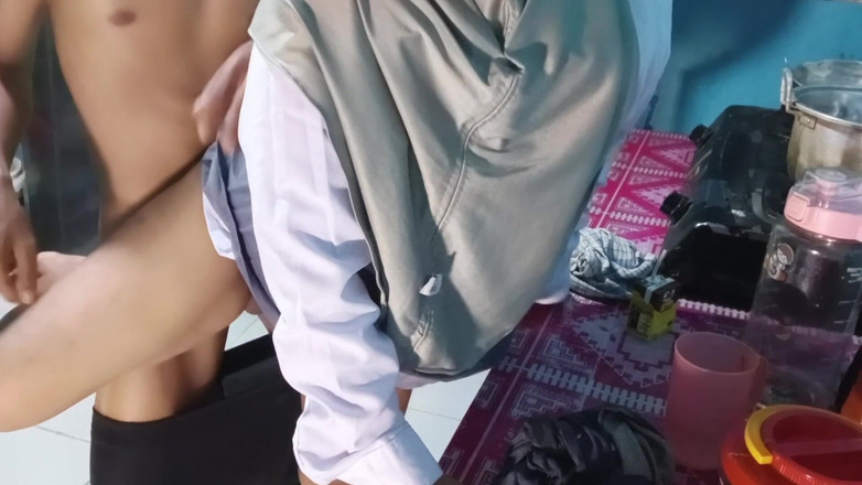 Rania: Üvey kız kardeş üniversiteye gitmek üzere