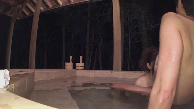 JapaneseAmateur: Hot girl spreads legs as she gets hairy pussy pumped...