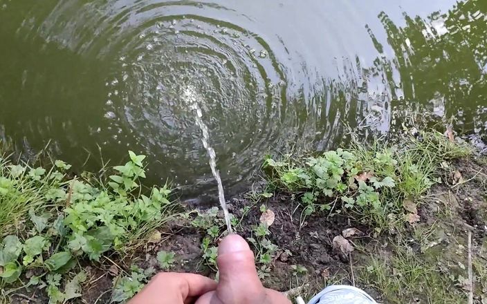 Idmir Sugary: Pissing a lungo nell'acqua rende l'acqua frizzante