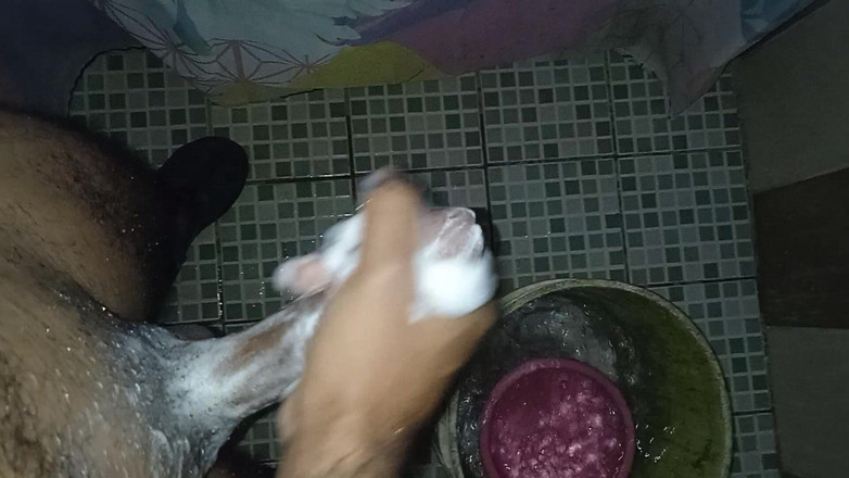 Cute boy jerks off: 男同自慰，想着从乡下去旅行的伴侣