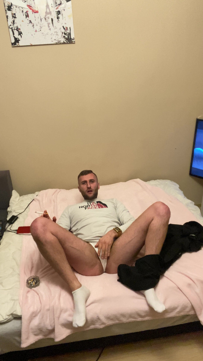 Barti Rede: En su tanga sexy blanca