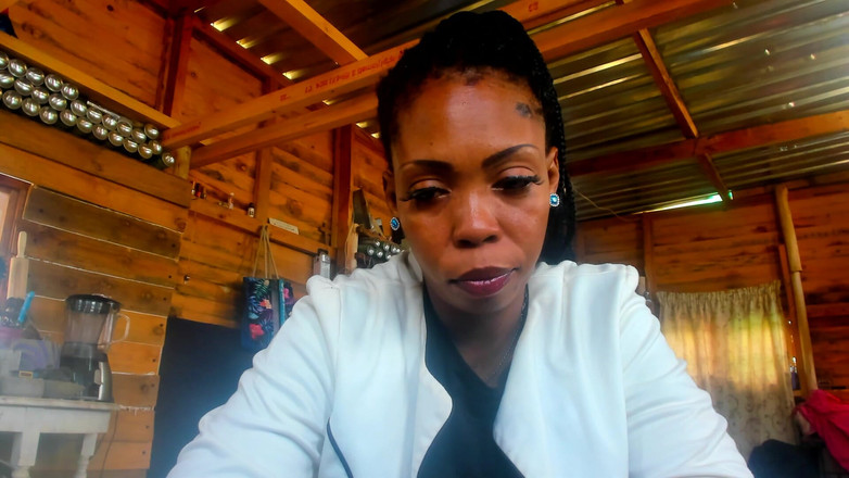 AnalEbony: 大屁股角色扮演经理采访潜在员工，让他撸管并射在倒计时获得位置！