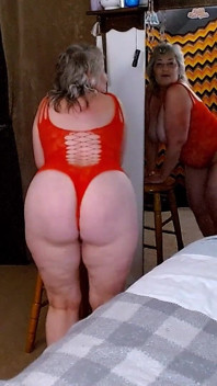 1332 Kalın ve tombul pawg dawnskye j.o.i. becerileri üzerinde çalışıyor