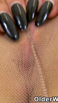 Scottish MILF Cassie Clarke Peels off Her Tights and Works Her Cunny