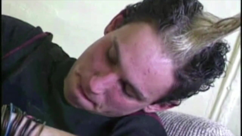 GAY VINTAGE PORN: Prosty wielki kutas ssany przez geja