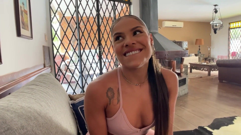 Johnny Grey: Cızırtılı latin esmer: gırtlağına kadar alma ve göt sikişi bakış...