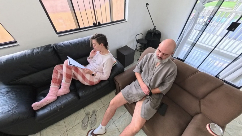Gabi SweetCouplesStories: Nevlastní otec je zvrhlík a poslušně polyká všechno.