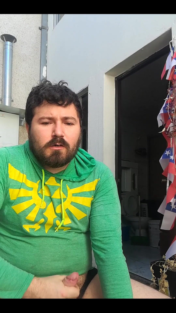 Rokkuman: Dışarıda mastürbasyon yapıyor