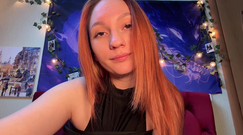 Leather kitten: Teenager Shows off Her Tits and Stands up Straight to...