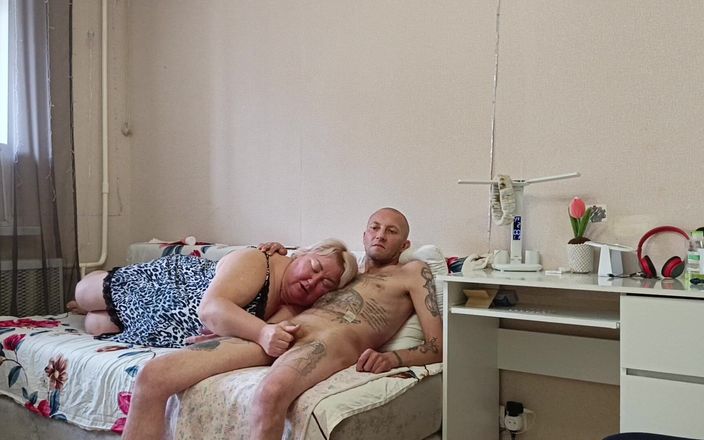 Zona901: Свекруха смокче член і отримує сперму в горло