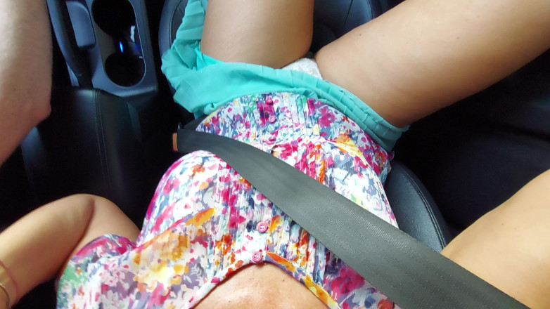 Step Mommy: O mamă sexy atractivă și elegantă cu picioare sexy cu tocuri înalte și...