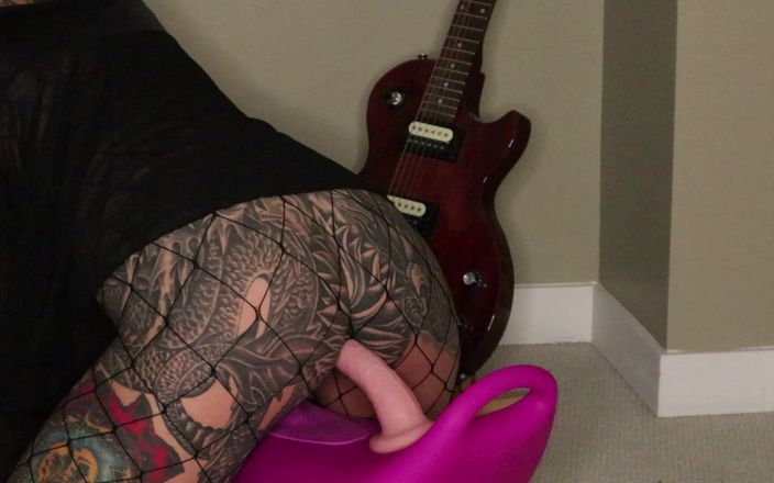 Darcy Diamond: Muie, futai cu vibrator, călărire și supt