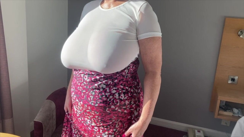 Aunty Sandra vintage girdle queen: Stepaunty Sandra Stripping for You All
