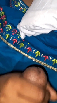 Hot Bhabhi Giving Hand Job Without Mood.