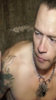 ホットロード - 痩せた男たちがお互いのチンポをしゃぶるシーン1_threesome