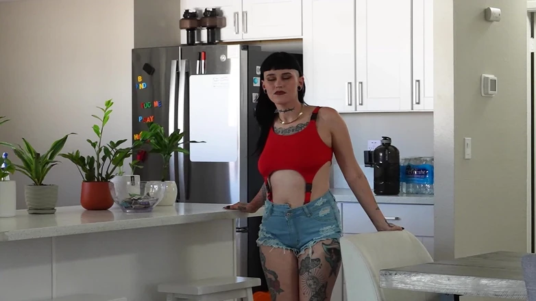 Tiffany Nacke: I Want to Fuck My Roommate