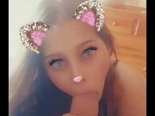 Holycandy: Ragazza di 19 anni succhia il cazzo