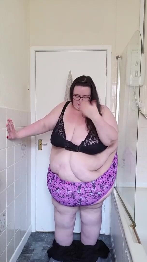 SSBBWLadyBrads: FATA SEXY SUMMER ESTE ÎNCĂ AICI