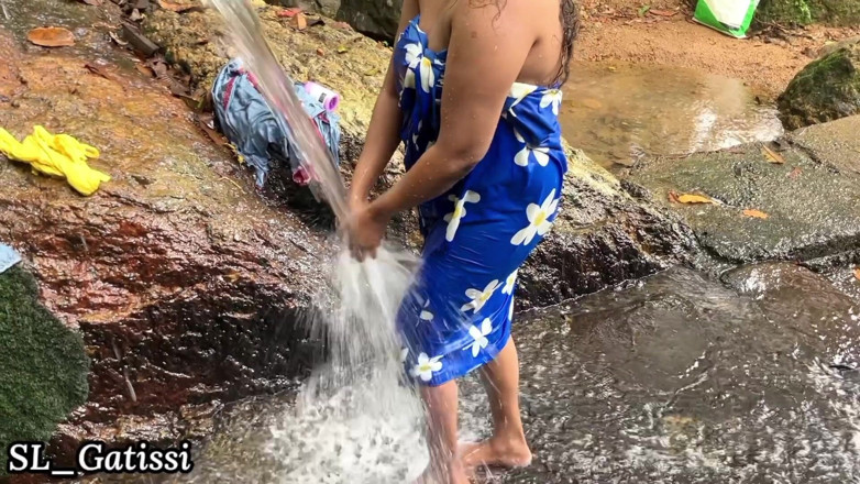 SL Gatissi studio: Sri Lankan Natural Girl Bathing