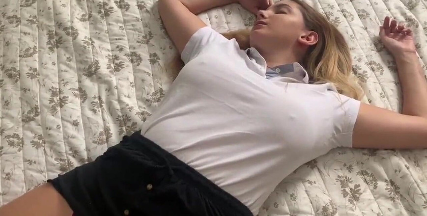 Ivana Montana: 수업 후 따먹히는 소녀를 유혹하는 계부