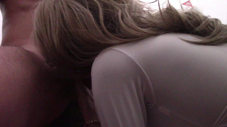 LauraOnHeels: MILF kouření s polykáním - 10 minut s různými pohledy