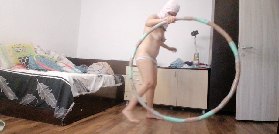 Amateur_MS: 집에서 알몸으로 운동하는 섹시한 마누라. 보지에 손가락으로 자위하는 아마추어 마누라