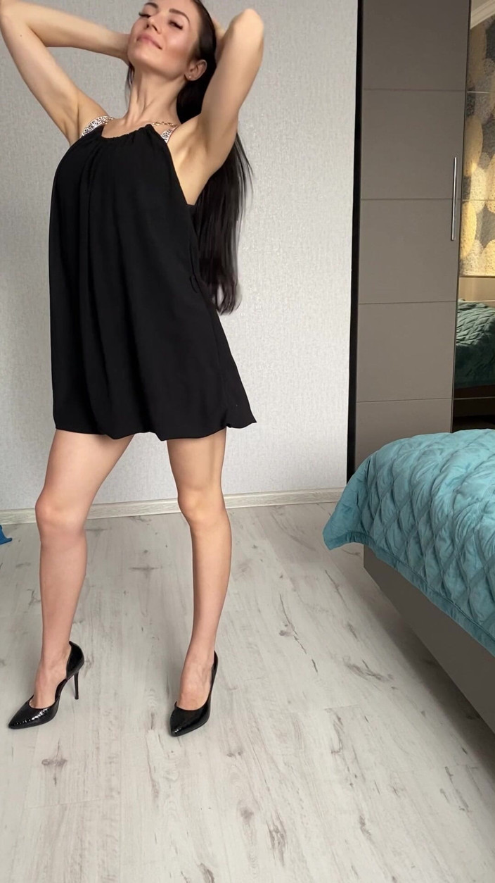 Princess Monica: Người mẫu và thay đổi trang phục