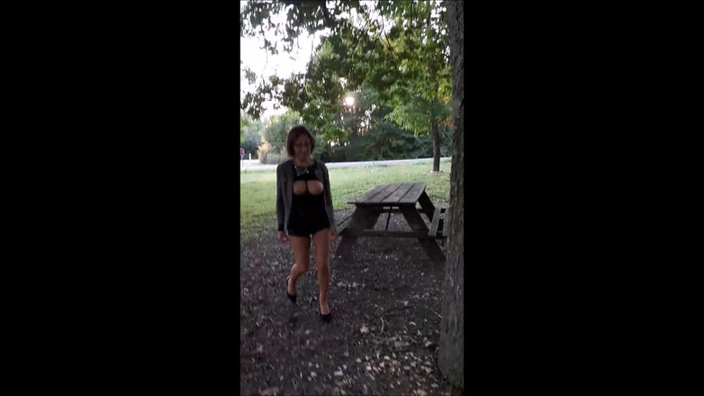 Intim422a: Noemie Sunday散步