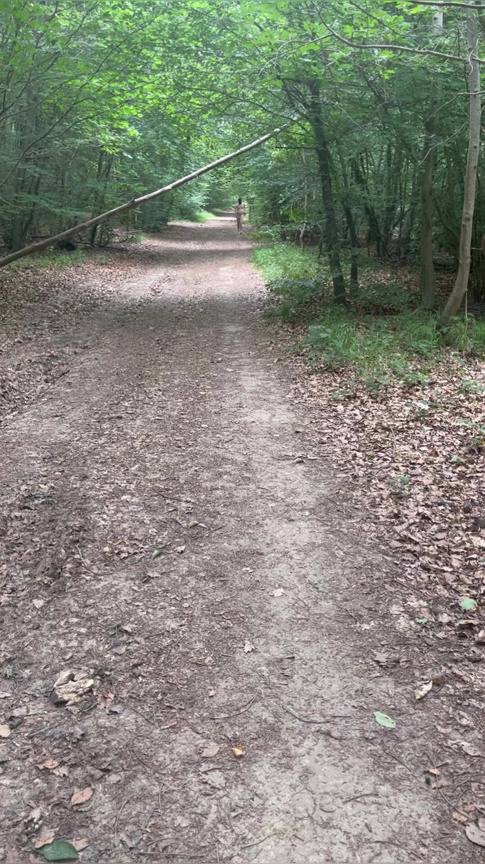 Maitresse Clara: 森の中での屈辱...