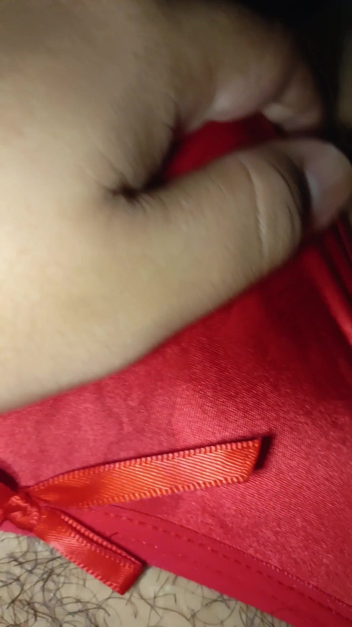 SilkPantyLove7: Manželka má sexy červené tanga plná spermatu!