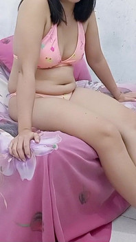 Indo terbaru wird vor dem schwimmen nass